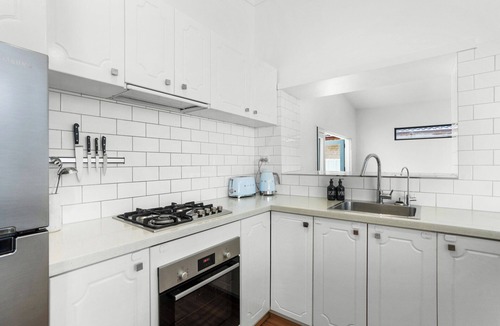 Doubleview House | Coastal Comfort Escape | Spacious Family Stay | Close to Beach