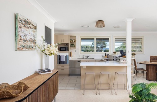 Corlette House | Coastal Comfort Just Steps from the Sand – 3-Bedroom Townhouse Retreat