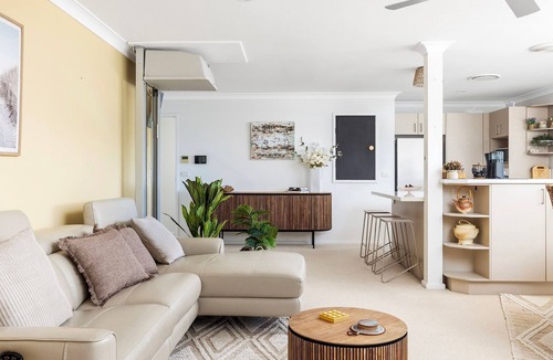 Corlette House | Coastal Comfort Just Steps from the Sand – 3-Bedroom Townhouse Retreat