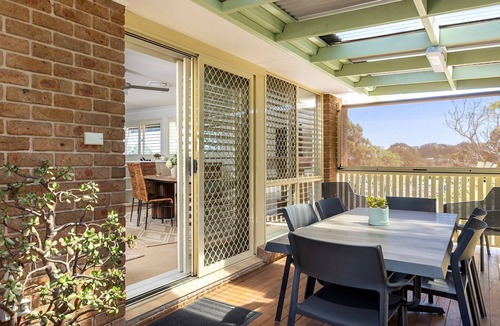 Corlette House | Coastal Comfort Just Steps from the Sand – 3-Bedroom Townhouse Retreat
