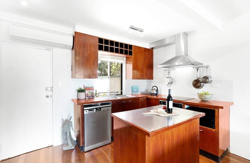 Scarborough Apartment | Coastal Convenience – 2BR 50m To The Beach