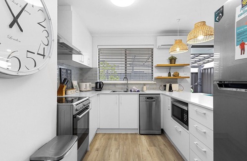 Scarborough Apartment | Coastal convenience - 2 min walk to shops & cafes
