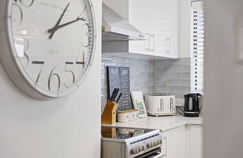Scarborough Apartment | Coastal convenience - 2 min walk to shops & cafes