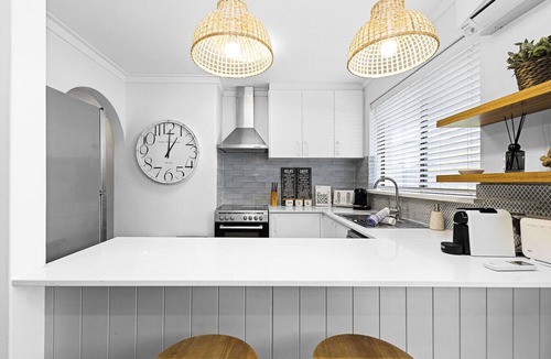 Scarborough Apartment | Coastal convenience - 2 min walk to shops & cafes