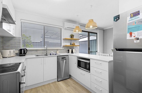 Scarborough Apartment | Coastal convenience - 2 min walk to shops & cafes