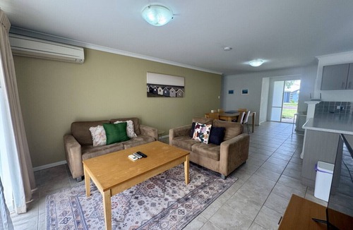 Broadwater Cottage | Coastal Cottage - 2BR/2BA at Cape View Resort
