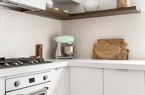 Vaucluse Apartment | Coastal Elegance: Art Deco Charm w Harbour Views