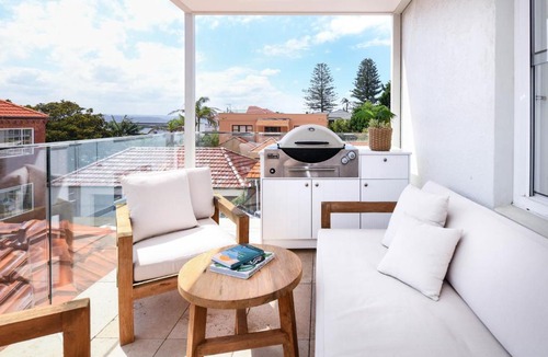 Vaucluse Apartment | Coastal Elegance Art Deco Charm w Harbour Views