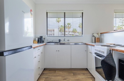 Scarborough Villa | Coastal Family Retreat - Walk to Scarborough Beach