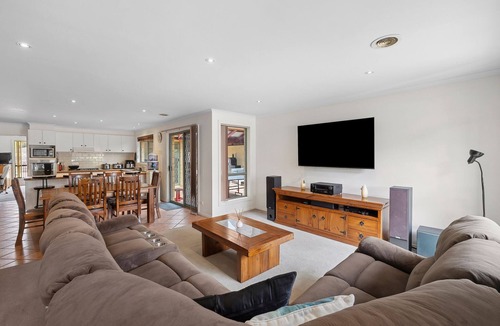 Torquay House | Coastal Family Retreat