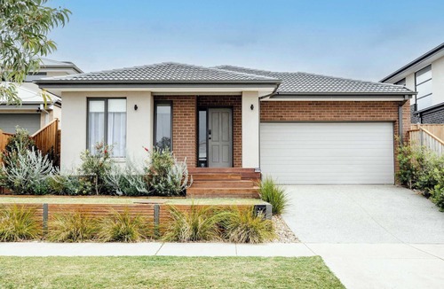Torquay House | Coastal Family Retreat - Relaxed Living with Spa