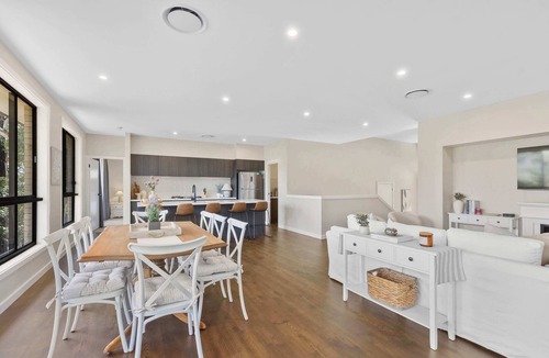 Green Point House | Coastal Green Point | Sleeps 11, Near Beach