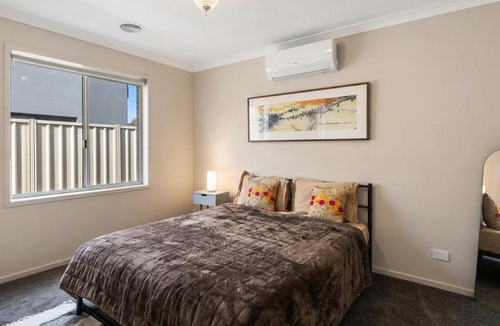 St Leonards House | Coastal Haven 4BR Home, Short Walk to Leonards Beach
