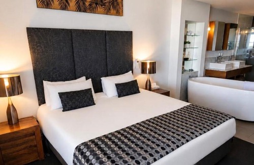 Airlie Beach Apartment | Coastal Haven Stunning Ocean Views Resort Living