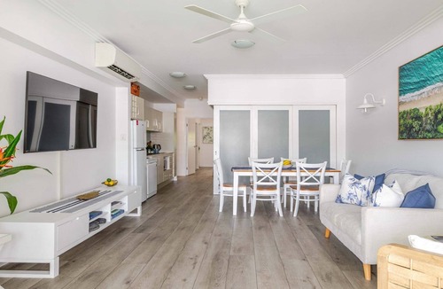 Port Douglas Apartment | Coastal Luxe 2BR Apartment + Spa Studio with Lagoo