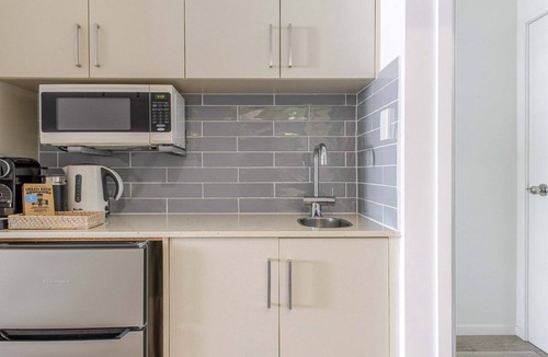 Port Douglas Apartment | Coastal Luxe 2BR Apartment + Spa Studio with Lagoo