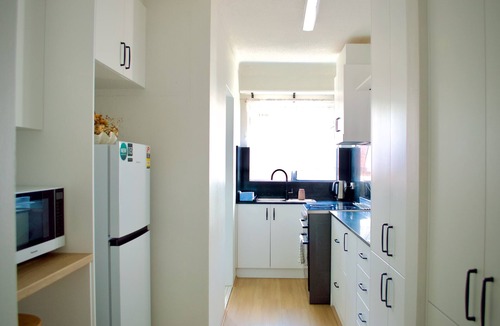 The Entrance Apartment | Coastal Minimalist Retreat Steps from the Water