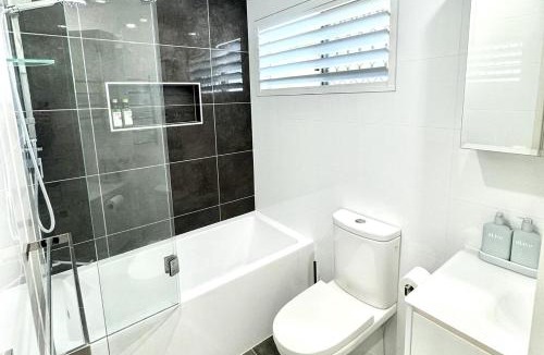 Noosaville Apartment | Coastal Modern 3 Bedroom Townhouse