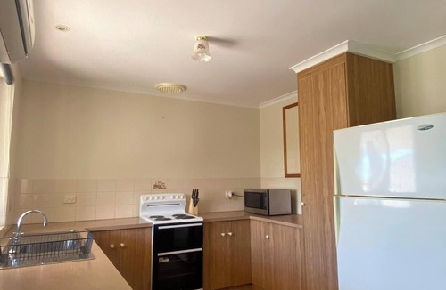 Melville House | Coastal Retreat in Coobowie | Relax, Fish & Explore Yorke Peninsula
