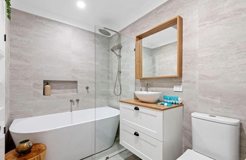 Scarborough Apartment | Coastal Retreat Modern Home in Scarborough