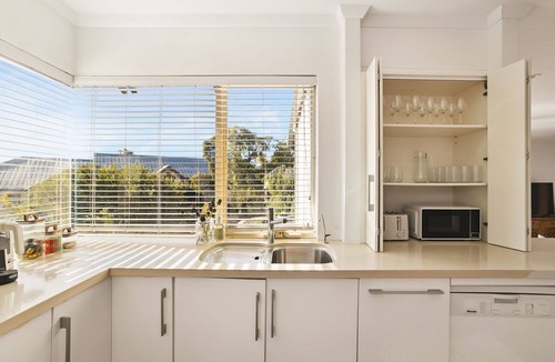 Cottesloe House | Coastal Retreat – Spacious 4BR Walk to Beach
