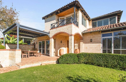 Cottesloe House | Coastal Retreat – Spacious 4BR Walk to Beach