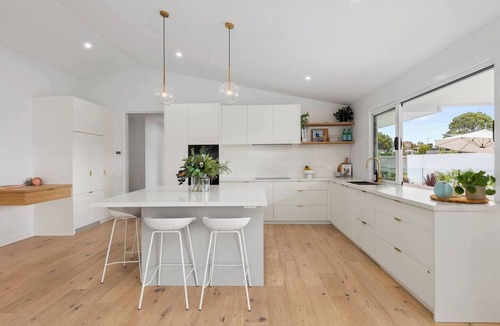 Barwon Heads House | Coastal Retreat with Pool — Sleeps 10