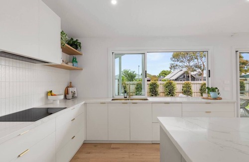 Barwon Heads House | Coastal Retreat with Pool — Sleeps 10
