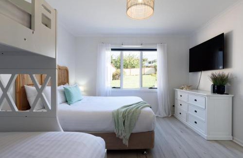 Bridport House | Coastal Retreat w/Deck and Family Rooms