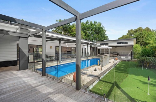 Wallington House | Coastal Rural Retreat with luxury swimming pool, golf putting green,pet friendly