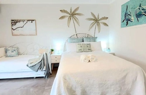 Dolphin Heads Apartment | Coastal Sands 1br 1bth AC unit 138 Garden view