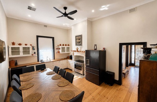 Wallaroo House | Coastal Stay in Large 1890s Home 5min walk from beach