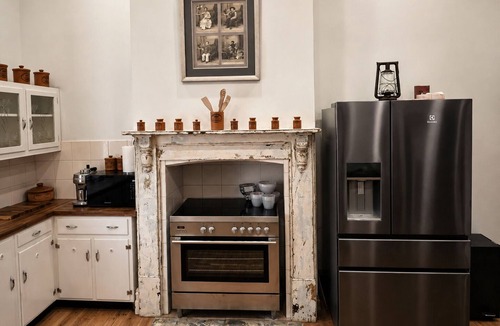 Wallaroo House | Coastal Stay in Large 1890s Home 5min walk from beach