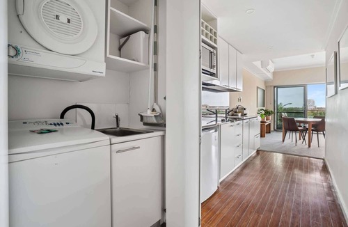 Mandurah Apartment | Coastal Studio | City & Ocean Views, Walk to Beach