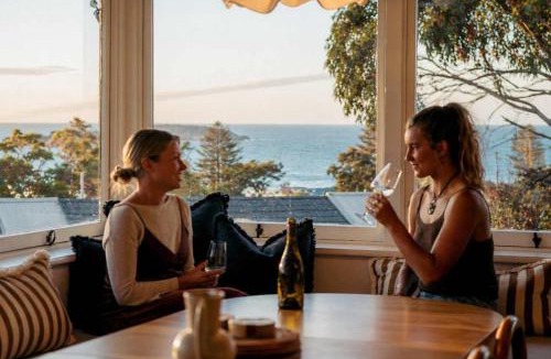 Encounter Bay Ski Chalet | Coastal Tree House- Short Stroll to Beach
