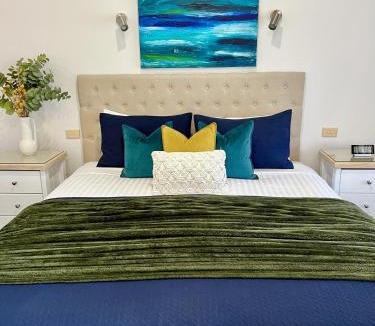 Lakes Entrance Hotel | Coastal Waters Motor Inn