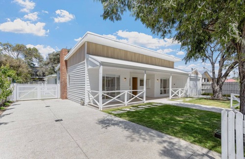 Ocean Grove House | Coastal Waters - Spa, Sleeps 8, Newly Renovated