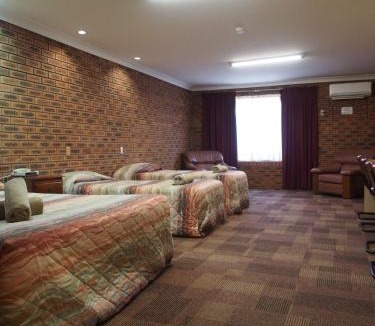 Cobar Hotel | Cobar Town & Country Motor Inn