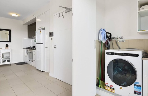 Coburg Apartment | Coburg Loft 270 Views Top Floor Retreat