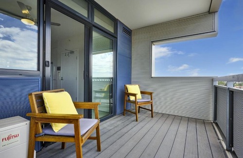 Coburg Apartment | Coburg Loft 270 Views Top Floor Retreat