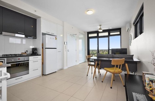 Coburg Apartment | Coburg Loft 270 Views Top Floor Retreat