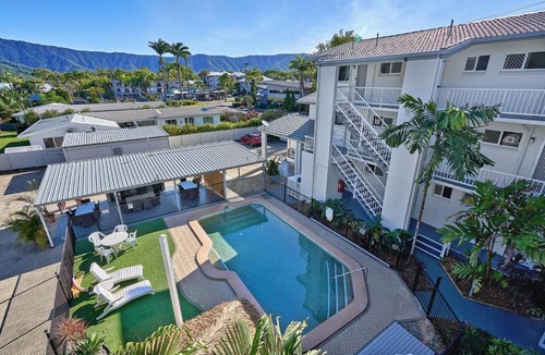 Trinity Beach Apartment | Cocos Holiday Apartments