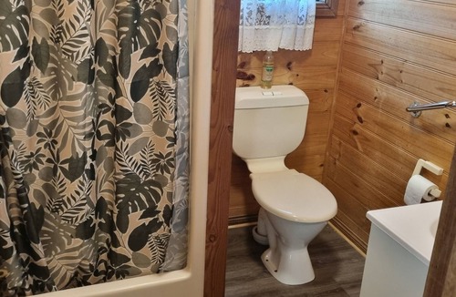 Lakes Entrance Cabin | Coen's Farm Cabin Accommodation.nFamily Friendly accomodation close to amenities