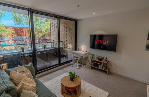 Collingwood Apartment | Collingwood Apartment Pool Nintendo Sleeps 6 Free Parking
