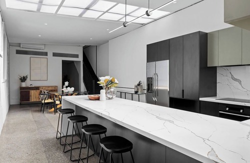 Collingwood House | COLLINGWOOD HAVEN-3beds, 4 bath +GARAGE -6 guests-Walk to CBD, stylish open plan
