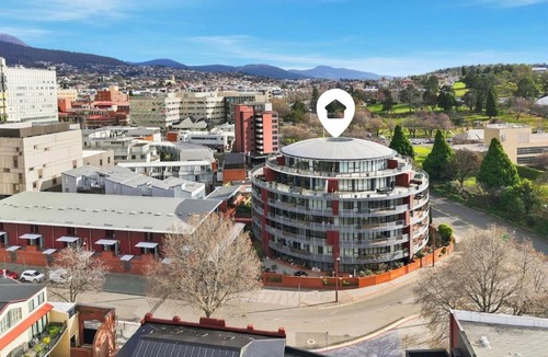 Hobart Central Business District House | Collins St Executive Stay
