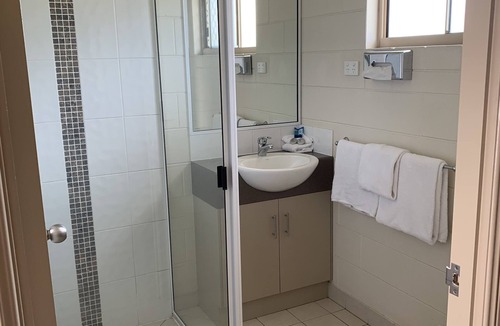 Collinsville Hotel | Collinsville Motel