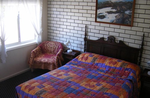 South Geelong Hotel | Colonial Lodge Motel