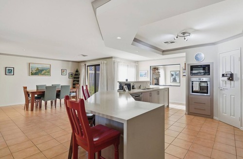 South Yunderup House | Come and enjoy our eclectic yet tranquil family home literally on the banks of the Murray River. Dogs welcome (by arrangement).