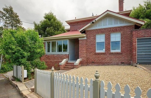 Hobart Central Business District Apartment | Comfort in the heart of Sandy Bay